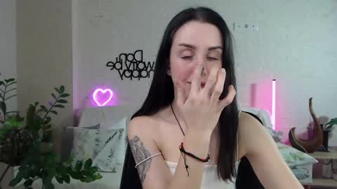 Emyli online show from March 4, 10:05 pm