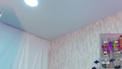 Snapshot of emilyparker__ chatting on October 14, 9:29 pm My IG - EmilyParker   online show from October 14, 9:29 pm