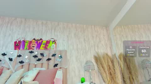 Snapshot of emilyparker__ chatting on October 27, 3:34 pm My IG - EmilyParker   online show from October 27, 3:34 pm