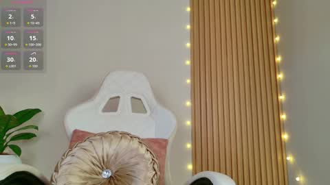 Emily  online show from November 9, 9:46 am