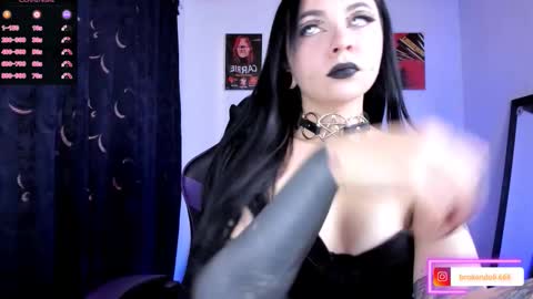 Snapshot of emilyrymer chatting on October 23, 6:31 pm Emily Support me to have 100 likes plx online show from October 23, 6:31 pm