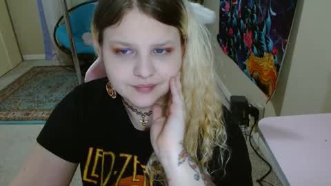 Snapshot of emilyshaze chatting on January 21, 2:43 am emily haze online show from January 21, 2:43 am