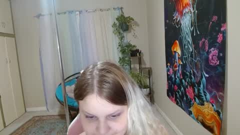 Snapshot of emilyshaze chatting on March 1, 8:13 am emily haze online show from March 1, 8:13 am