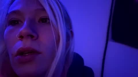 Snapshot of emilywarren296 chatting on October 12, 1:48 pm emilywarren296 online show from October 12, 1:48 pm