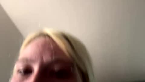 Snapshot of emilywarren296 chatting on October 17, 6:34 pm emilywarren296 online show from October 17, 6:34 pm