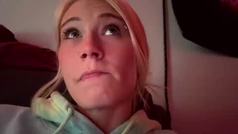 Snapshot of emilywarren296 chatting on October 14, 6:00 pm emilywarren296 online show from October 14, 6:00 pm