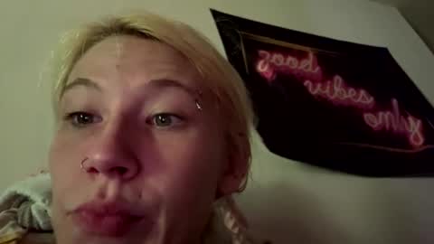 Snapshot of emilywarren296 chatting on October 5, 1:30 pm emilywarren296 online show from October 5, 1:30 pm