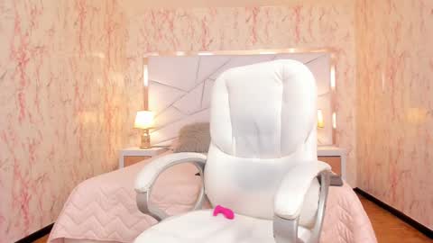 Emily  2200 - 600GMT-5 online show from November 8, 10:13 pm