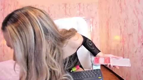 Emily  2200 - 600GMT-5 online show from June 11, 12:32 am