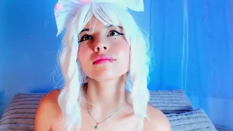 Snapshot of emilywithe_ chatting on October 12, 11:50 pm online show from October 12, 11:50 pm