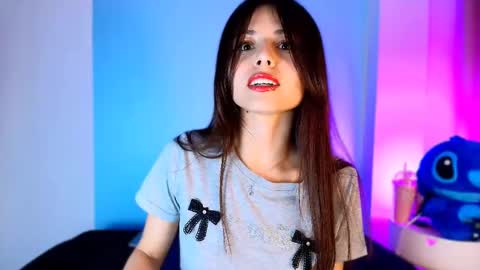 Snapshot of emilywithe_ chatting on March 1, 3:43 am online show from March 1, 3:43 am