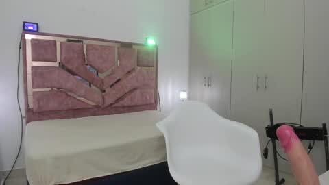 emilyy_cooperr online show from February 26, 6:40 am