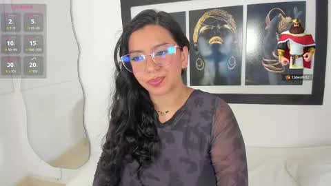 emilyy_cooperr online show from December 17, 12:23 pm