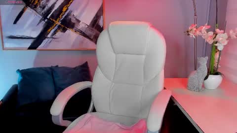 emilyy_sofiaa online show from June 13, 2:27 pm