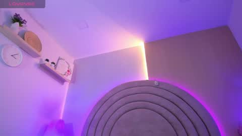 emilyygrey online show from April 1, 1:41 pm