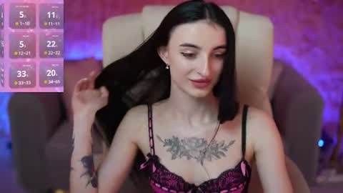 emilyymoon online show from June 13, 7:19 am