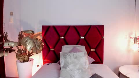 Emilyy Watson online show from April 3, 6:04 pm