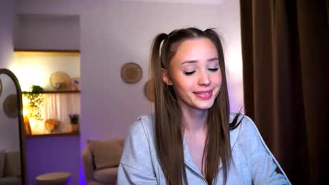 Your Emma online show from December 6, 1:02 am