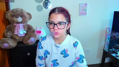 emma_boo_ online show from April 20, 6:11 pm