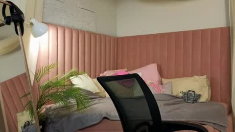 emma_chaser online show from April 22, 2:52 am