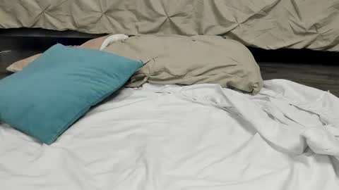 Emma online show from April 1, 7:33 pm