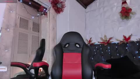 emma_dl2 online show from December 15, 5:31 pm