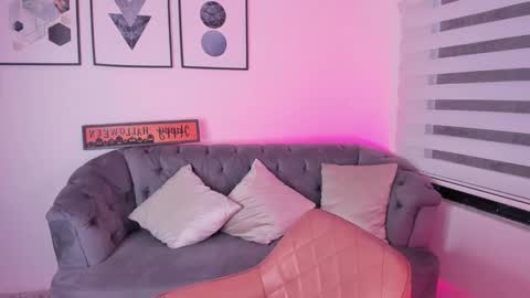 emma_fox6 online show from October 31, 1:44 pm