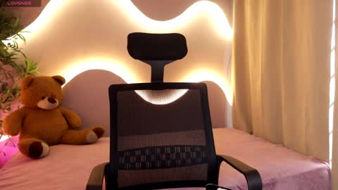 Emma online show from April 4, 9:55 pm