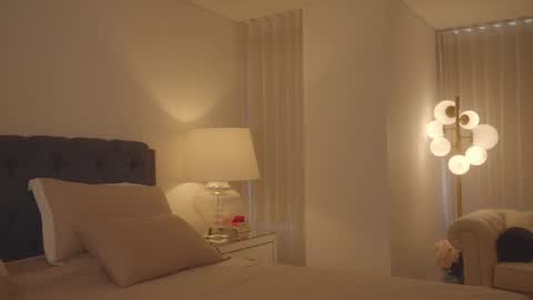 emma_lu1 online show from December 3, 6:22 pm