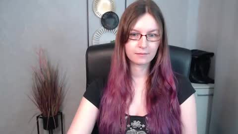 Snapshot of emma_lust94 chatting on March 3, 10:28 am emma online show from March 3, 10:28 am