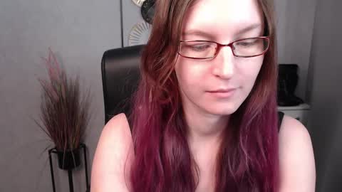 Snapshot of emma_lust94 chatting on February 27, 10:22 am emma online show from February 27, 10:22 am