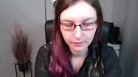Snapshot of emma_lust94 chatting on February 25, 9:31 am emma online show from February 25, 9:31 am
