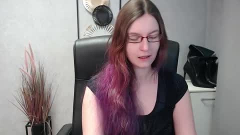 Snapshot of emma_lust94 chatting on February 18, 6:37 am emma online show from February 18, 6:37 am