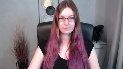 Snapshot of emma_lust94 chatting on March 5, 10:33 am emma online show from March 5, 10:33 am