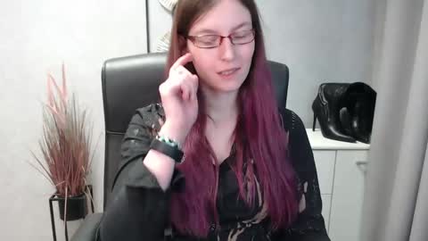 Snapshot of emma_lust94 chatting on February 1, 10:37 am emma online show from February 1, 10:37 am