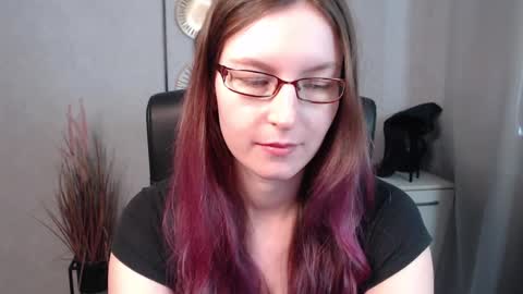 Snapshot of emma_lust94 chatting on March 4, 10:24 am emma online show from March 4, 10:24 am