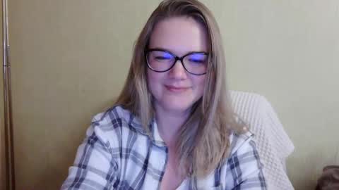 emma_misty_ online show from November 4, 5:47 pm