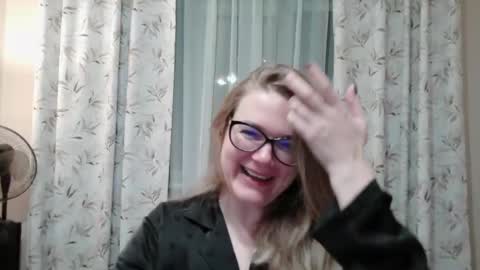 emma_misty_ online show from December 2, 5:55 pm