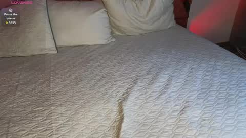 EMMA REVEES  online show from March 24, 7:09 pm