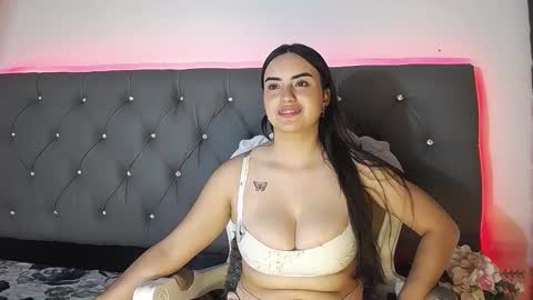 Snapshot of emma_richard chatting on October 23, 12:39 pm Emma Richard online show from October 23, 12:39 pm