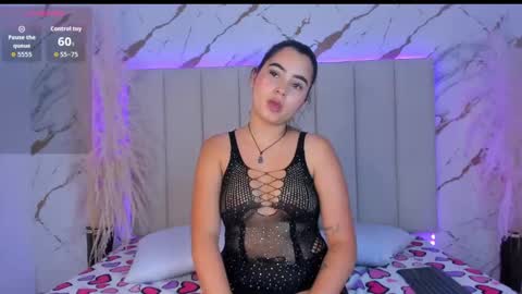 emma_whitee_ online show from October 2, 7:12 pm