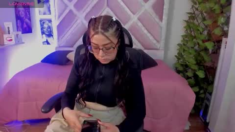 emmaaa69 online show from December 17, 10:27 pm