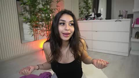 emmablanco online show from March 18, 7:03 am