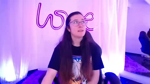 Snapshot of emmaclaire_ chatting on September 18, 10:14 pm Emma Claire online show from September 18, 10:14 pm