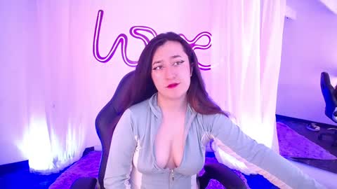Snapshot of emmaclaire_ chatting on September 29, 8:52 pm Emma Claire online show from September 29, 8:52 pm