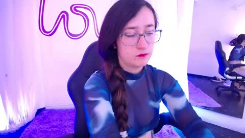 Snapshot of emmaclaire_ chatting on September 25, 7:54 pm Emma Claire online show from September 25, 7:54 pm