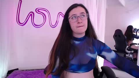 Snapshot of emmaclaire_ chatting on September 16, 9:29 pm Emma Claire online show from September 16, 9:29 pm