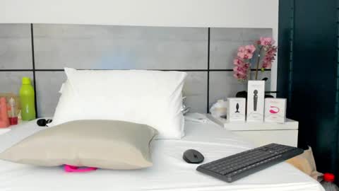  Emma  online show from March 2, 5:23 am