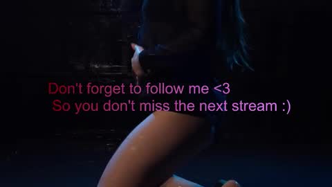 Mia online show from December 15, 8:54 am