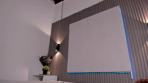 emmazc_ online show from December 5, 9:01 pm